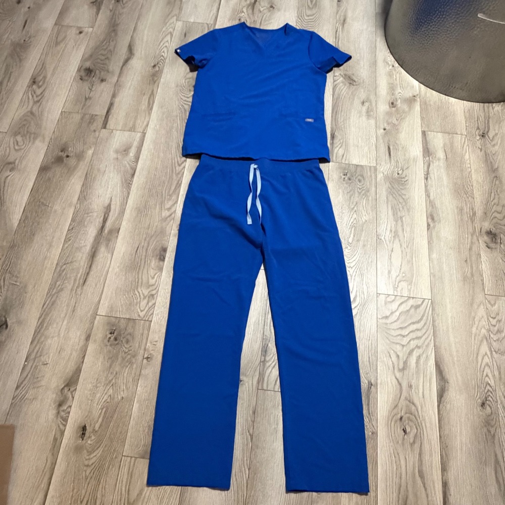 FIGS Bright Blue Scrub Set Casma Top Livingston Straight Leg Pants S